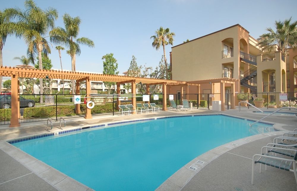 Courtyard Irvine John Wayne Airport/Orange County Hotel Exterior photo